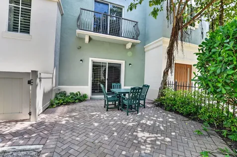 27 NW Hawthorne Place Boca Raton FL 33432