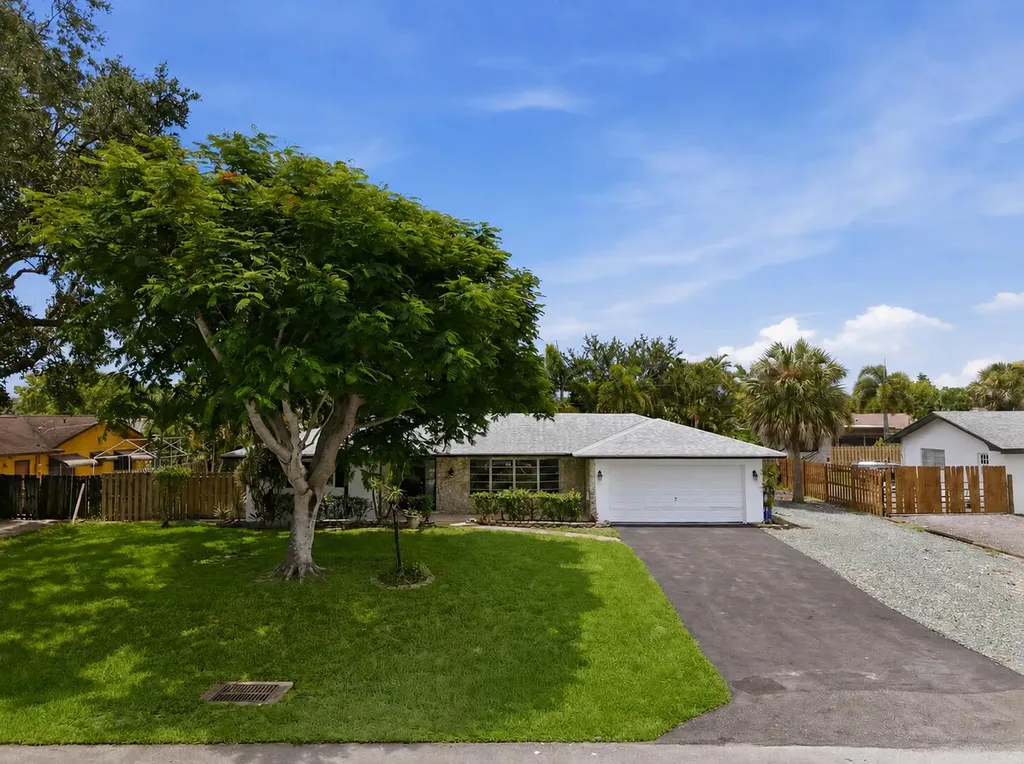 31 W Coconut Drive Lake Worth FL 33467