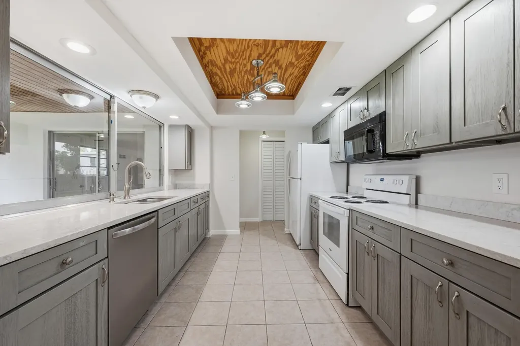 31 W Coconut Drive Lake Worth FL 33467