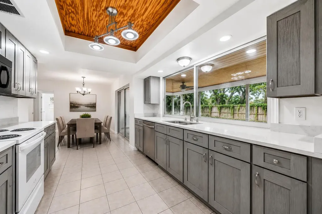 31 W Coconut Drive Lake Worth FL 33467
