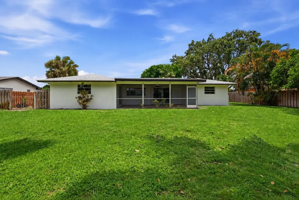 31 W Coconut Drive Lake Worth FL 33467