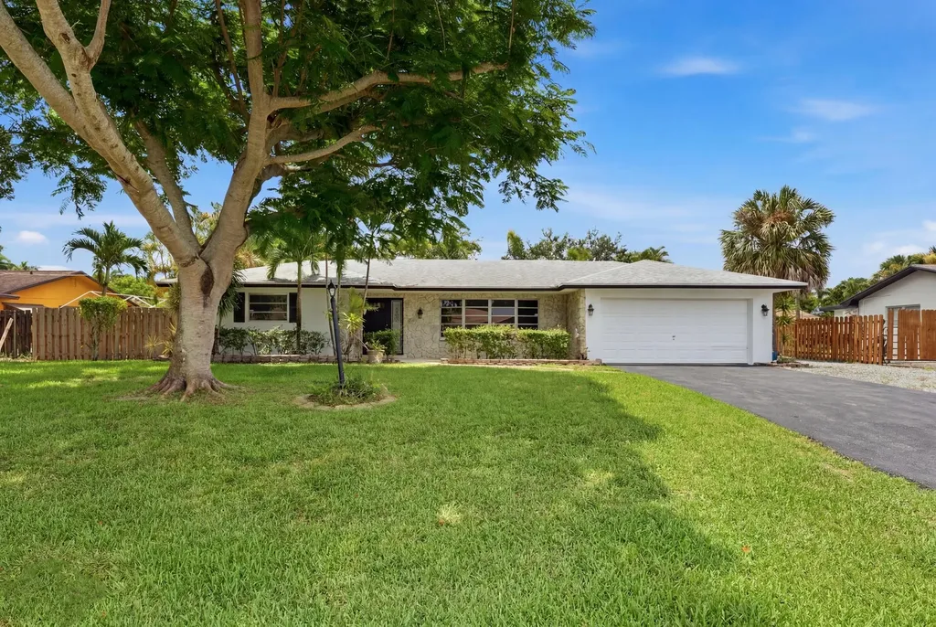 31 W Coconut Drive Lake Worth FL 33467