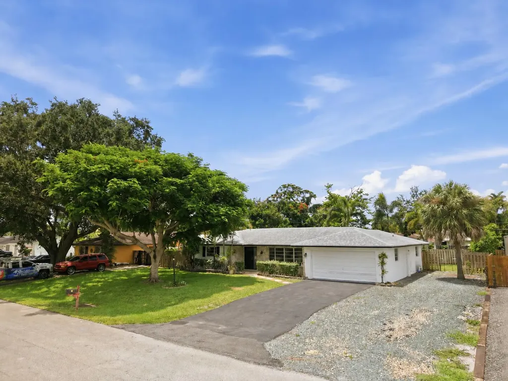 31 W Coconut Drive Lake Worth FL 33467