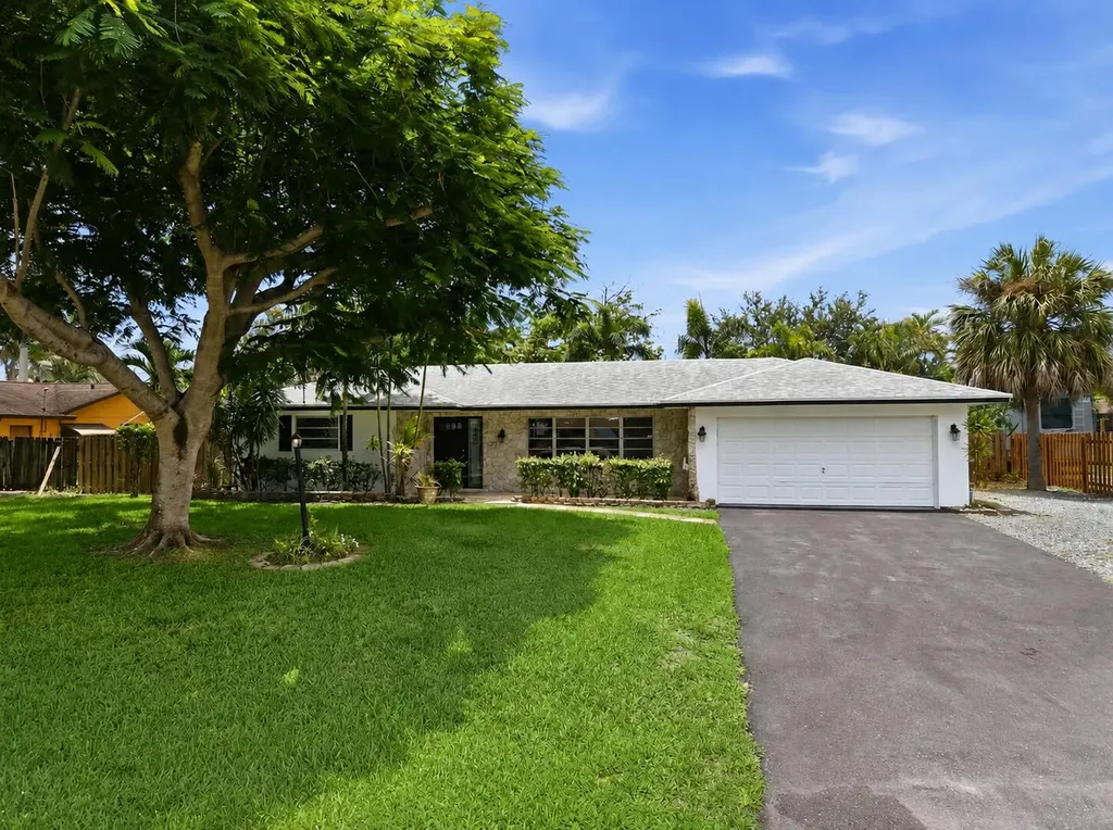 31 W Coconut Drive Lake Worth FL 33467