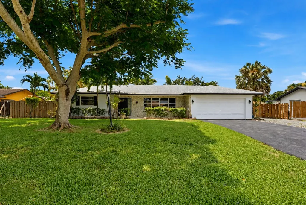 31 W Coconut Drive Lake Worth FL 33467