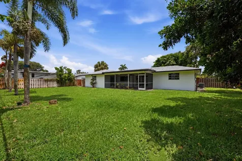 31 W Coconut Drive Lake Worth FL 33467