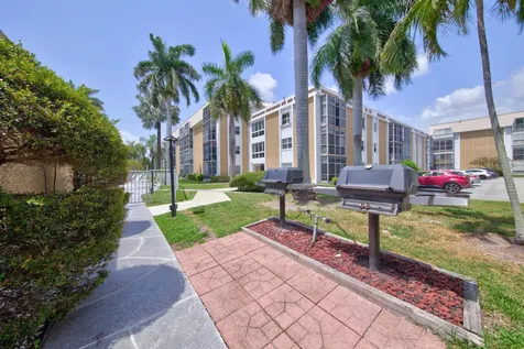3010 NE 16th Avenue Oakland Park FL 33334