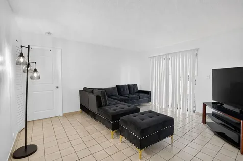 300 Palm Circle W Pembroke Pines FL 33025