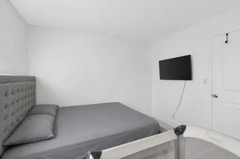 300 Palm Circle W Pembroke Pines FL 33025