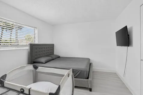 300 Palm Circle W Pembroke Pines FL 33025