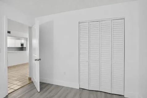 300 Palm Circle W Pembroke Pines FL 33025