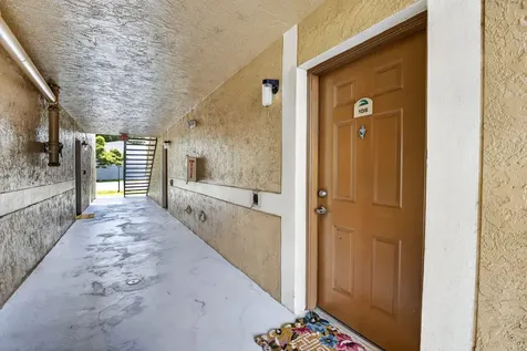 300 Palm Circle W Pembroke Pines FL 33025