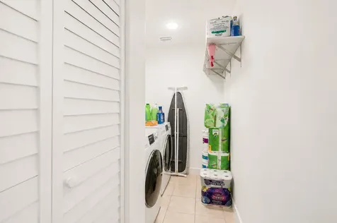 300 Palm Circle W Pembroke Pines FL 33025