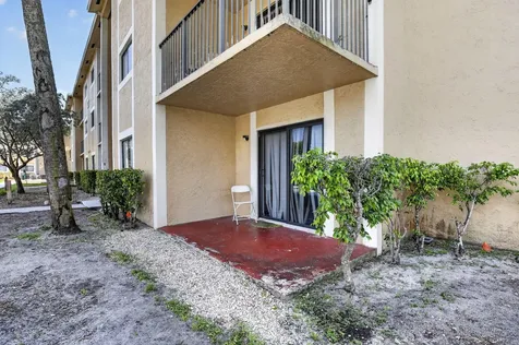 300 Palm Circle W Pembroke Pines FL 33025