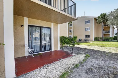 300 Palm Circle W Pembroke Pines FL 33025