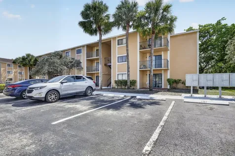 300 Palm Circle W Pembroke Pines FL 33025