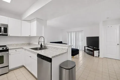 300 Palm Circle W Pembroke Pines FL 33025