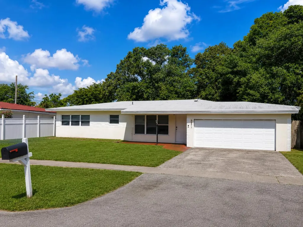 557 W Dayton Circle Fort Lauderdale FL 33312