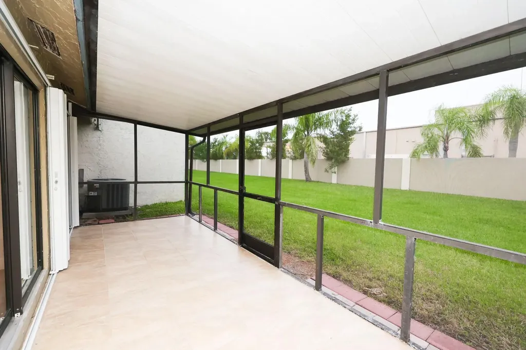10127 E Boca Bend E Boca Raton FL 33428