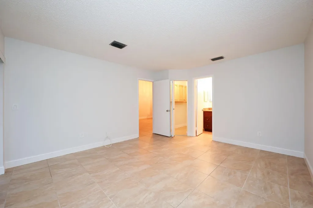 10127 E Boca Bend E Boca Raton FL 33428