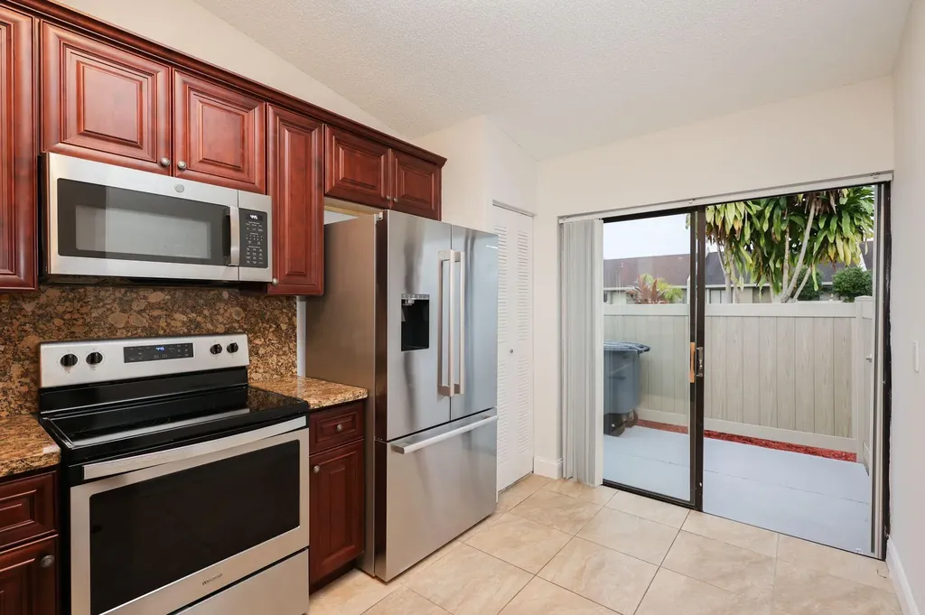 10127 E Boca Bend E Boca Raton FL 33428