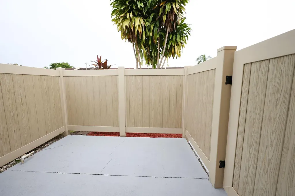 10127 E Boca Bend E Boca Raton FL 33428