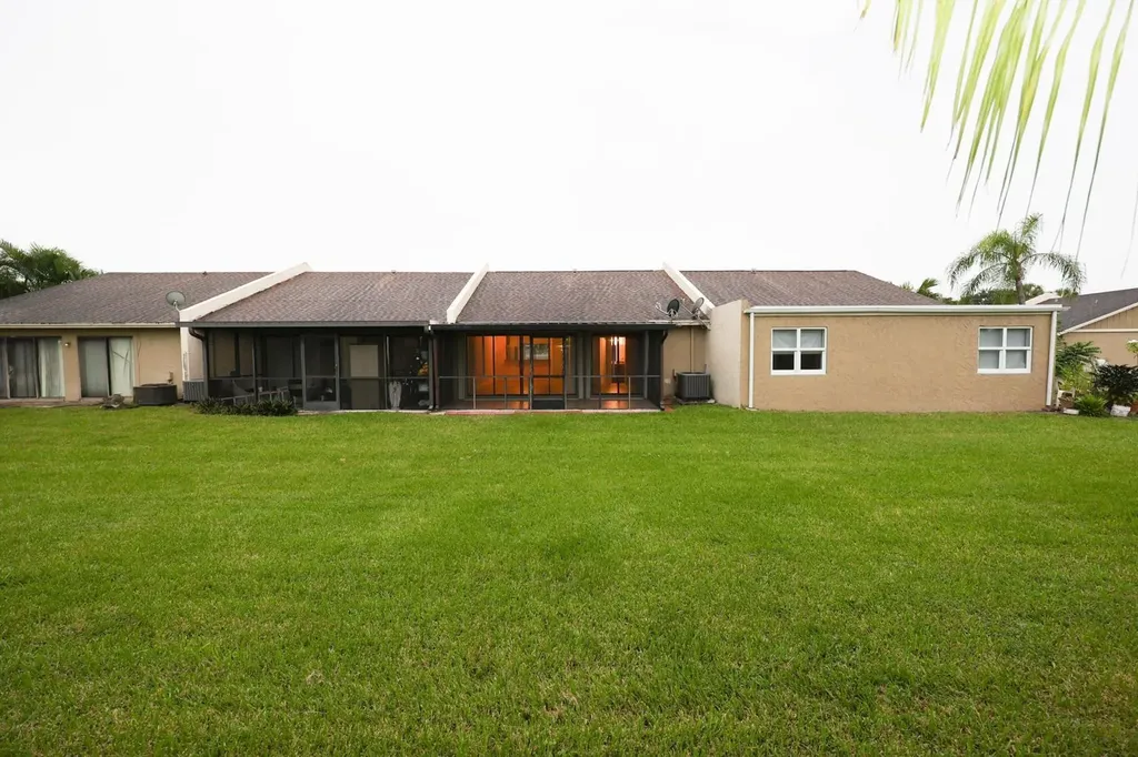 10127 E Boca Bend E Boca Raton FL 33428