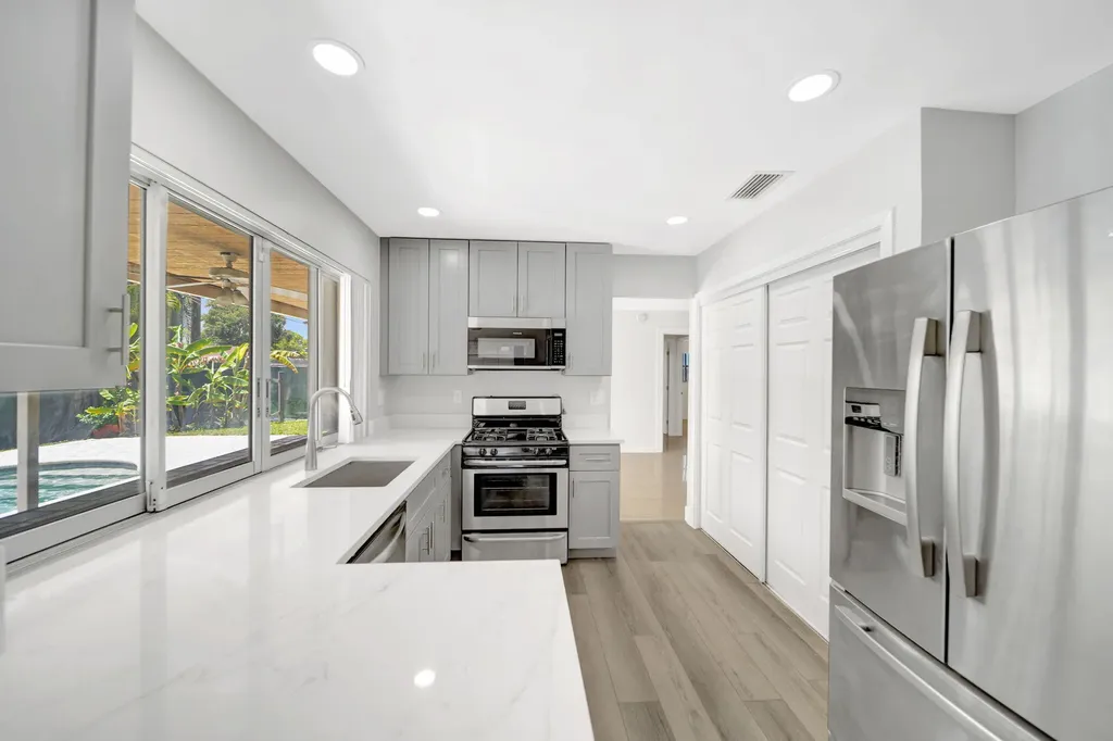 2545 NW 105th Lane Sunrise FL 33322