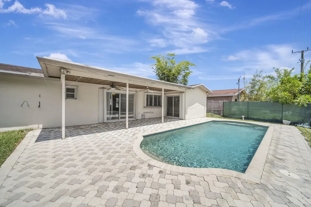 2545 NW 105th Lane Sunrise FL 33322