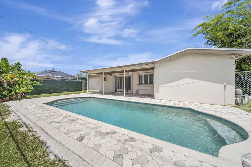 2545 NW 105th Lane Sunrise FL 33322