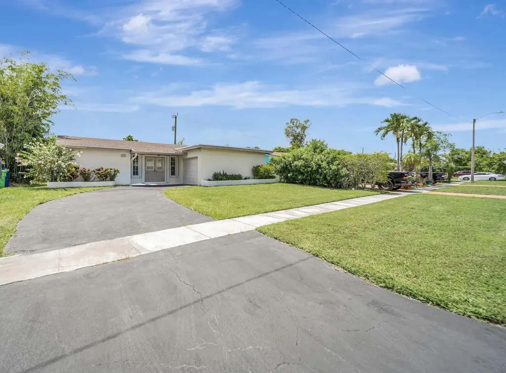 2545 NW 105th Lane Sunrise FL 33322
