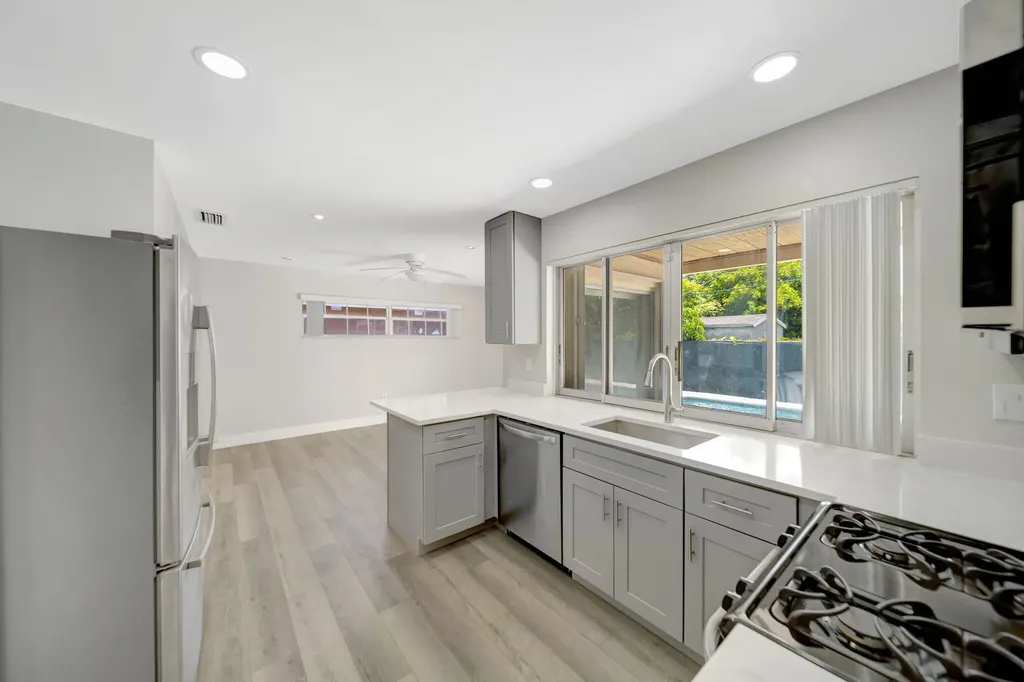 2545 NW 105th Lane Sunrise FL 33322
