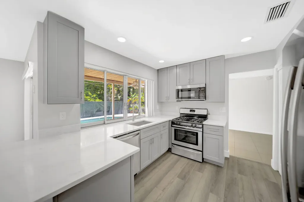 2545 NW 105th Lane Sunrise FL 33322