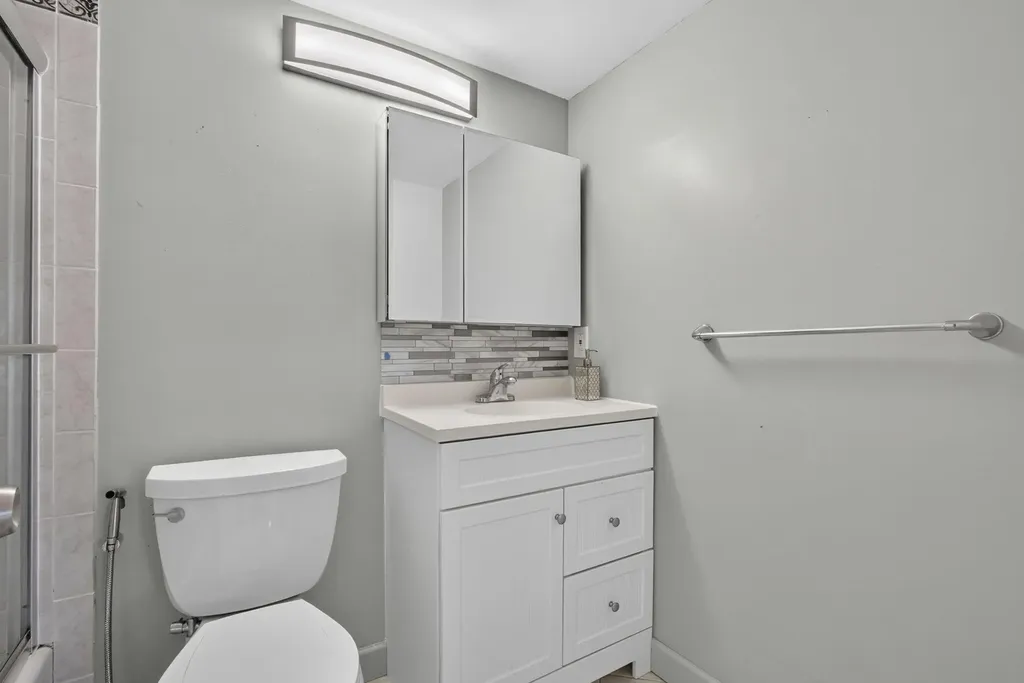 127 Chatham F West Palm Beach FL 33417