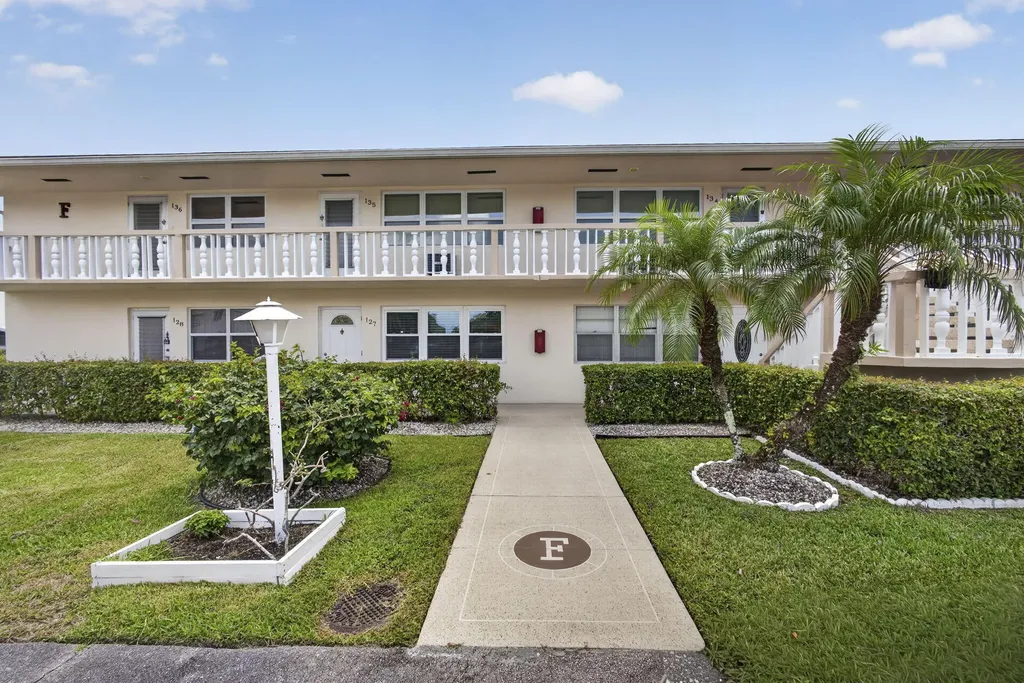 127 Chatham F West Palm Beach FL 33417