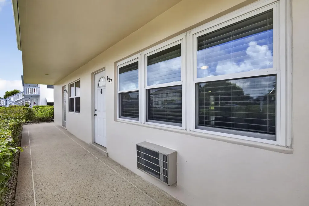 127 Chatham F West Palm Beach FL 33417