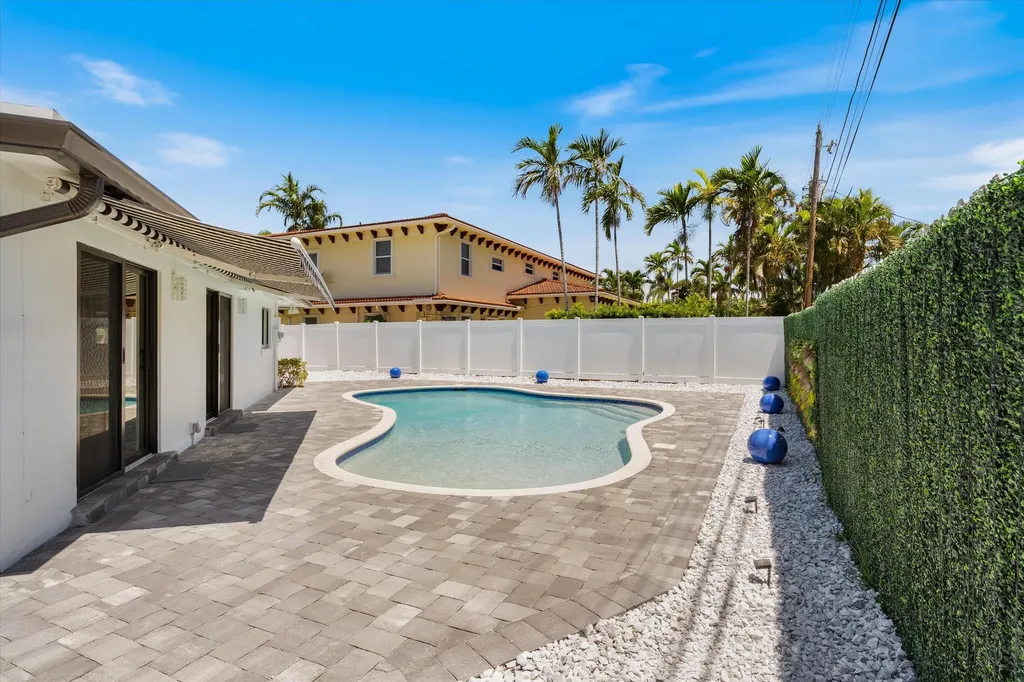 4410 NE 24th Avenue Lighthouse Point FL 33064