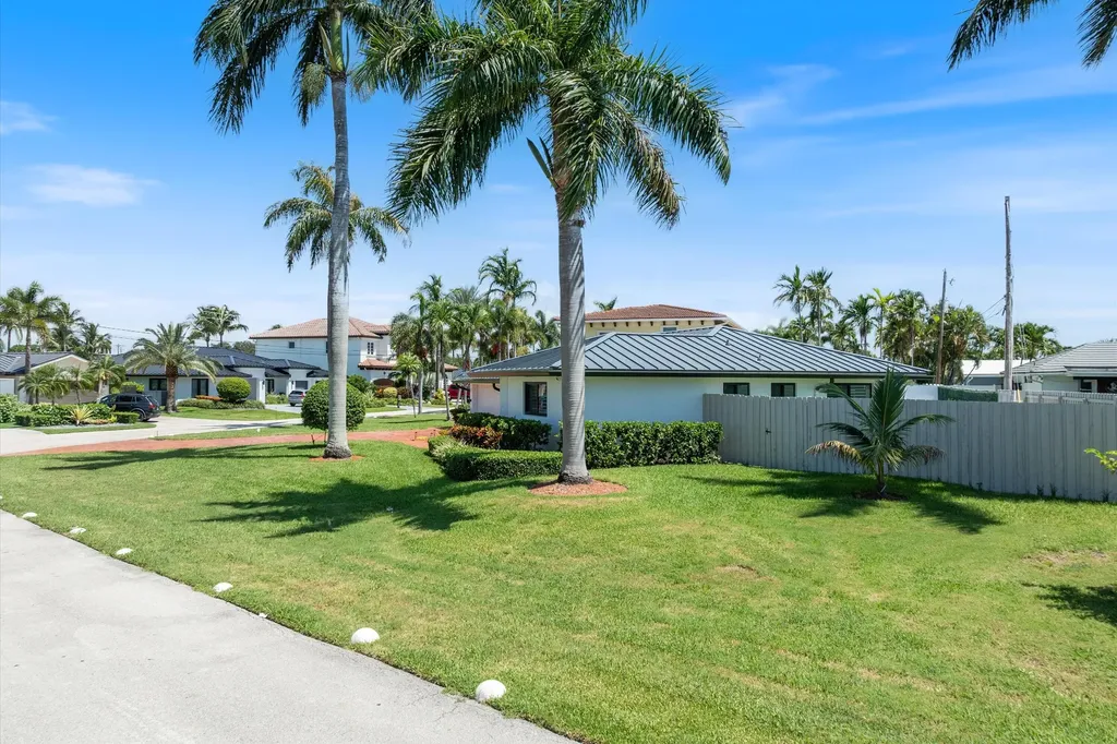 4410 NE 24th Avenue Lighthouse Point FL 33064