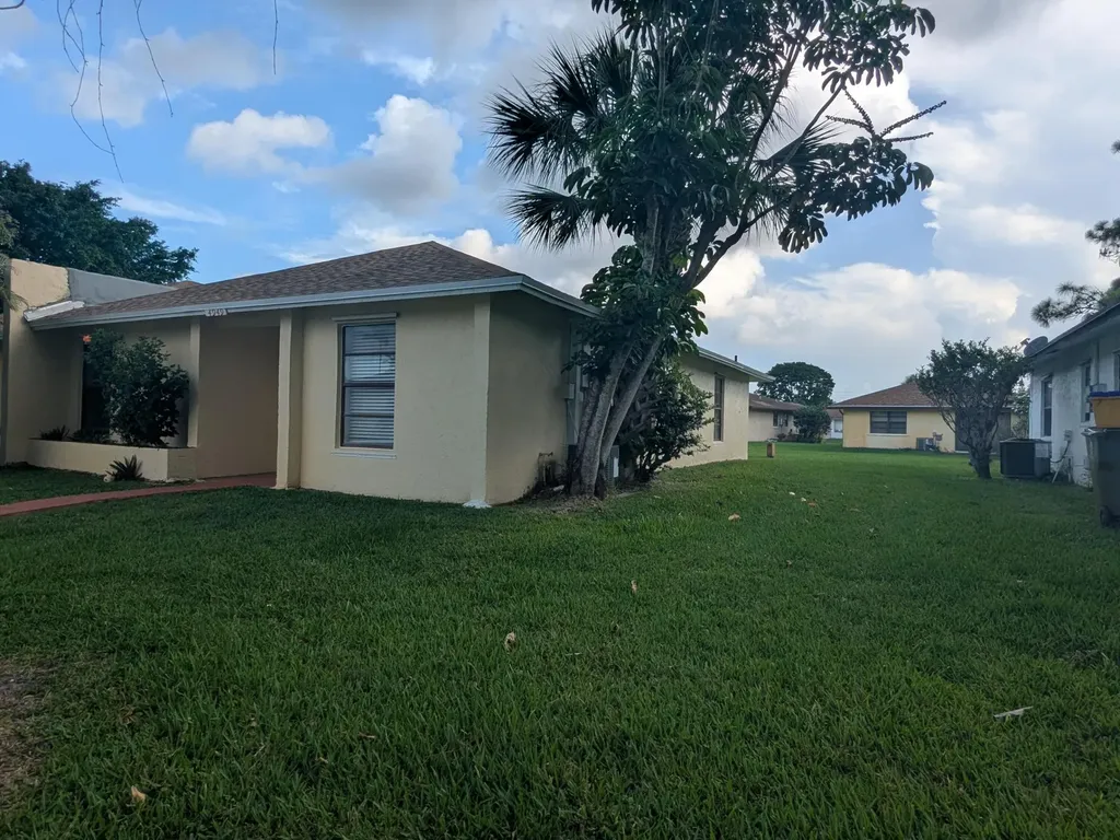 4949 Regina Court West Palm Beach FL 33415