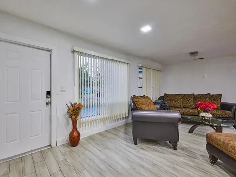 3515 NW 40th Street Lauderdale Lakes FL 33309