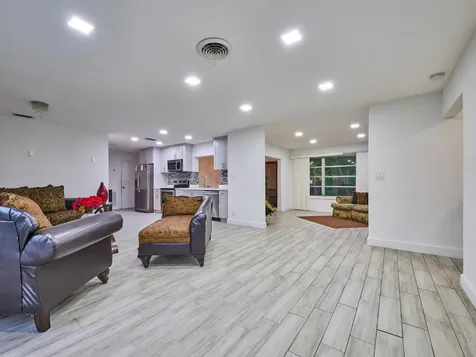 3515 NW 40th Street Lauderdale Lakes FL 33309