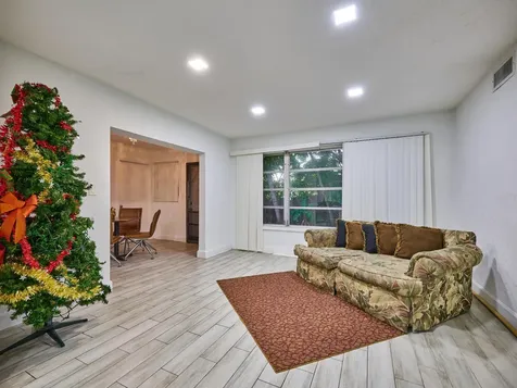 3515 NW 40th Street Lauderdale Lakes FL 33309