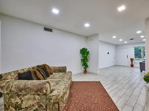3515 NW 40th Street Lauderdale Lakes FL 33309