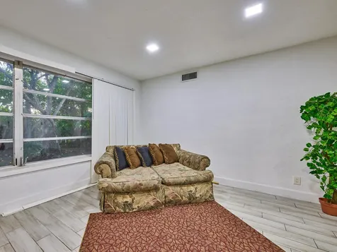 3515 NW 40th Street Lauderdale Lakes FL 33309