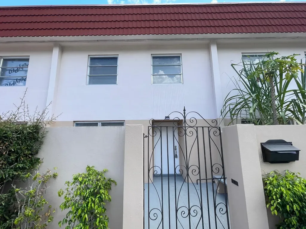 4140 Inverrary Drive Lauderhill FL 33319