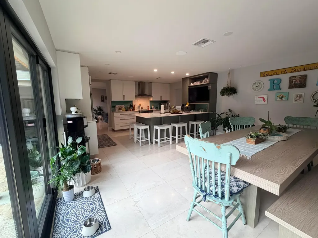 3041 Perriwinkle Circle Davie FL 33328