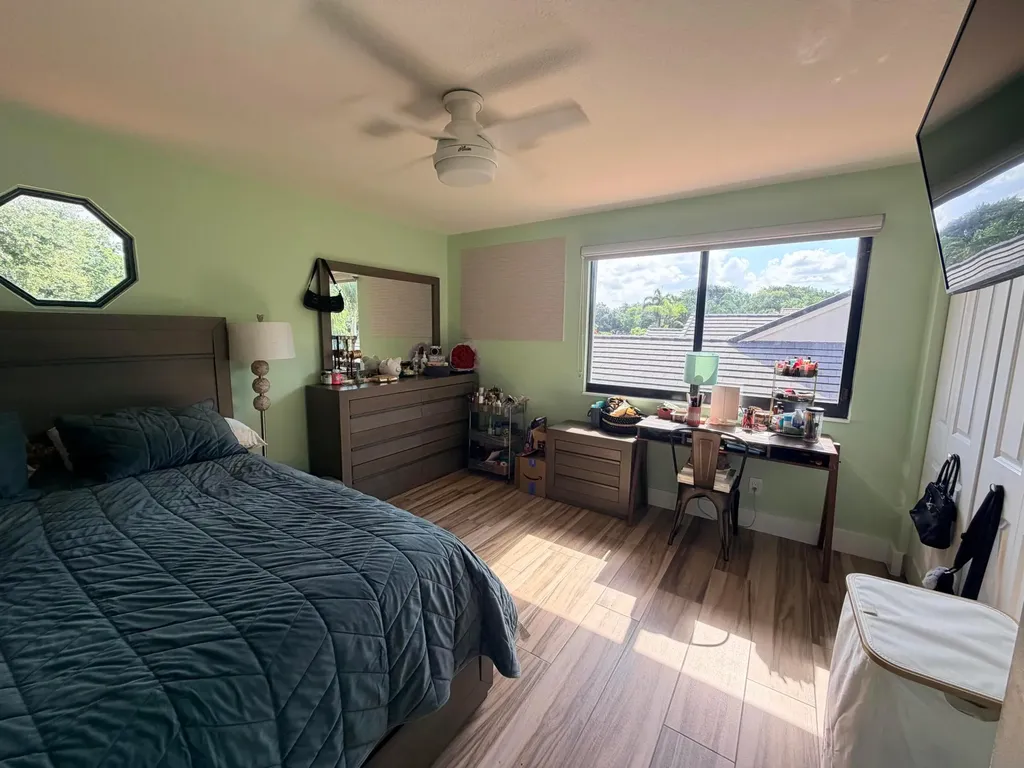 3041 Perriwinkle Circle Davie FL 33328