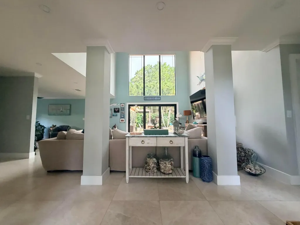 3041 Perriwinkle Circle Davie FL 33328