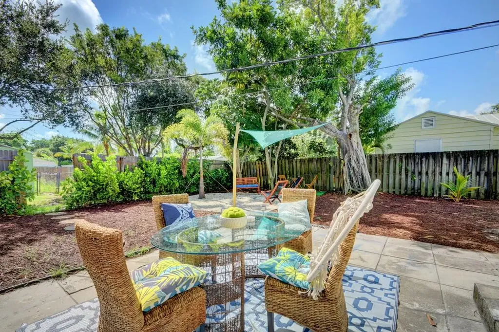 1128 N L Street Lake Worth FL 33460