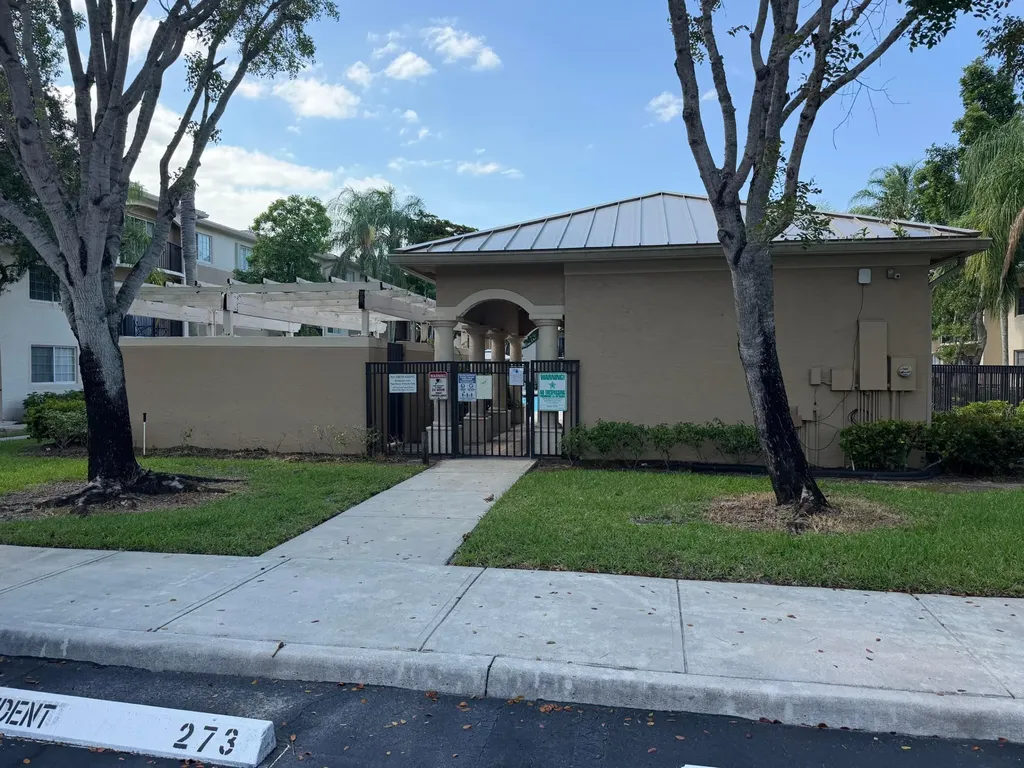 1500 S Crestwood Court S Royal Palm Beach FL 33411